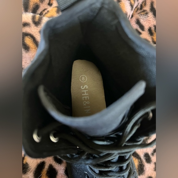 BLACK BOOTS - Picture 3 of 8